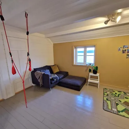 Charming House By The Sea וילה