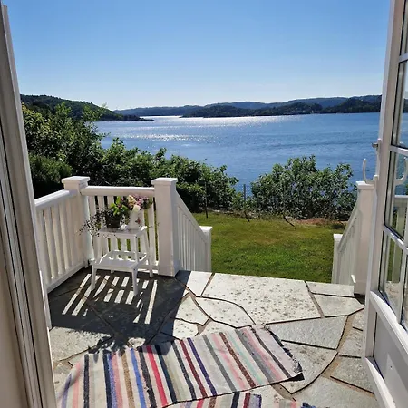 Charming House By The Sea Svenevik