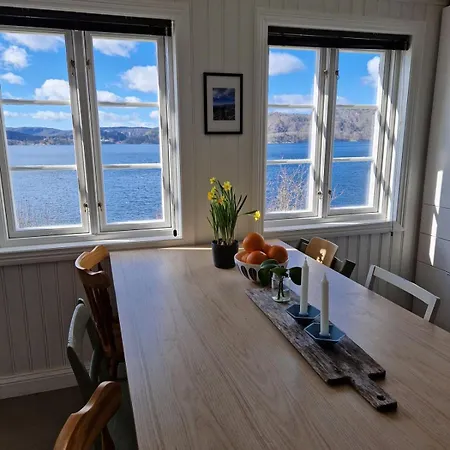 Villa Charming House By The Sea