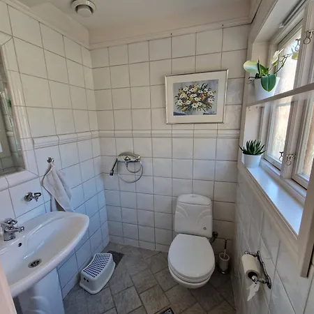 Charming, Familyfriendly House By The Sea