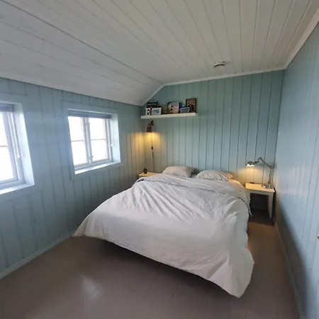 Charming House By The Sea Svenevik