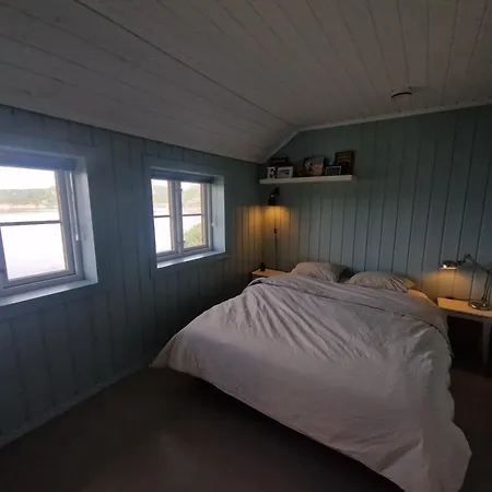 Charming House By The Sea * Svenevik