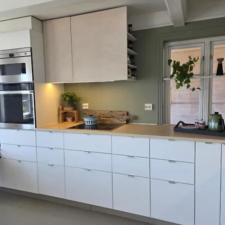 וילה Charming House By The Sea *