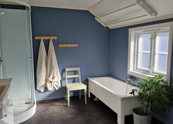 Charming House By The Sea * Svenevik