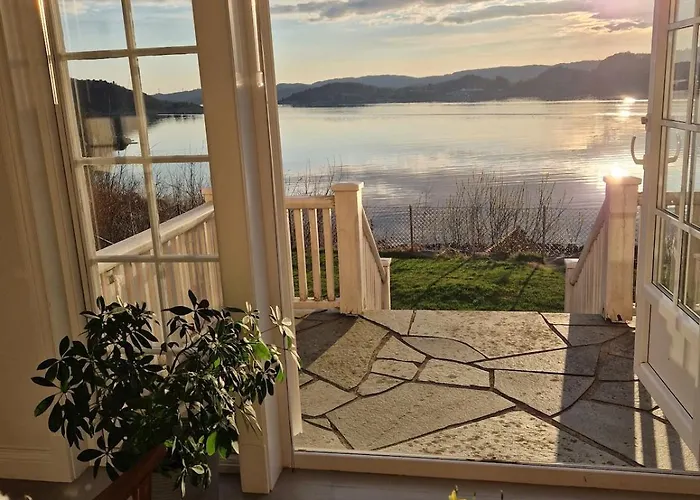 Вилла Charming House By The Sea Svenevik