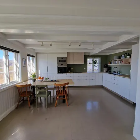 Charming, Familyfriendly House By The Sea Вилла *