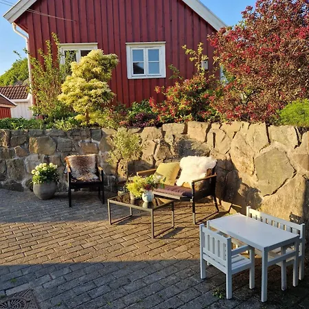Charming, Familyfriendly House By The Sea Svenevik